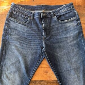 Buffalo Jeans! Men’s Straight Six Jeans! Excellent Condition!